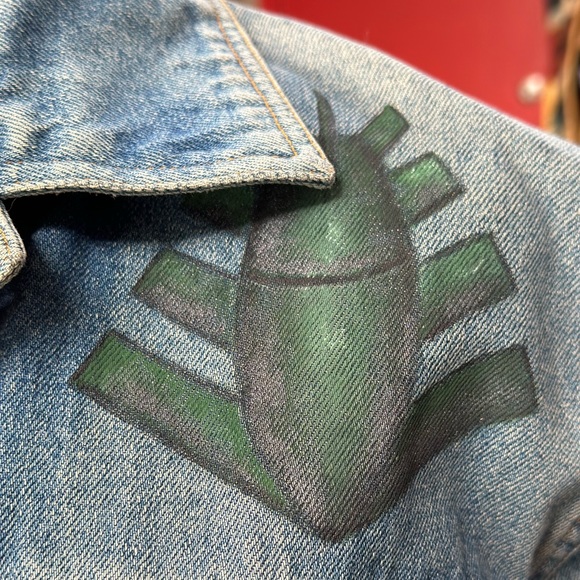 Handpainted retro pin up girl nose Art air force military denim jacket LG studs - Picture 13 of 16